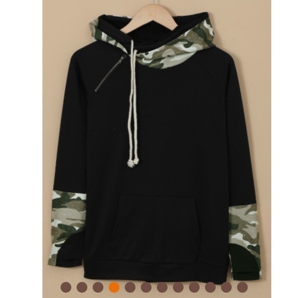 Lovey’s Boutique NEW Black Camo Sweatshirt Hoodie - Picture 3 of 6